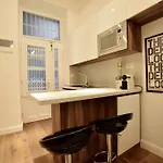 Luxury By Hi5 - Broadway *