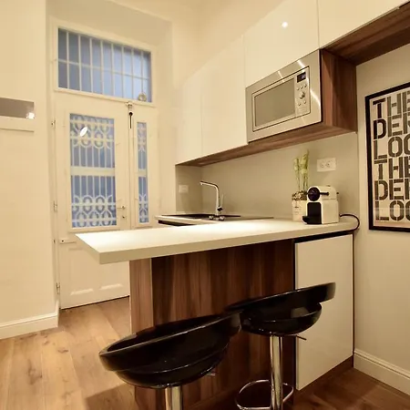 Luxury By Hi5 - Broadway *