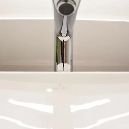 Luxury By Hi5 - Broadway